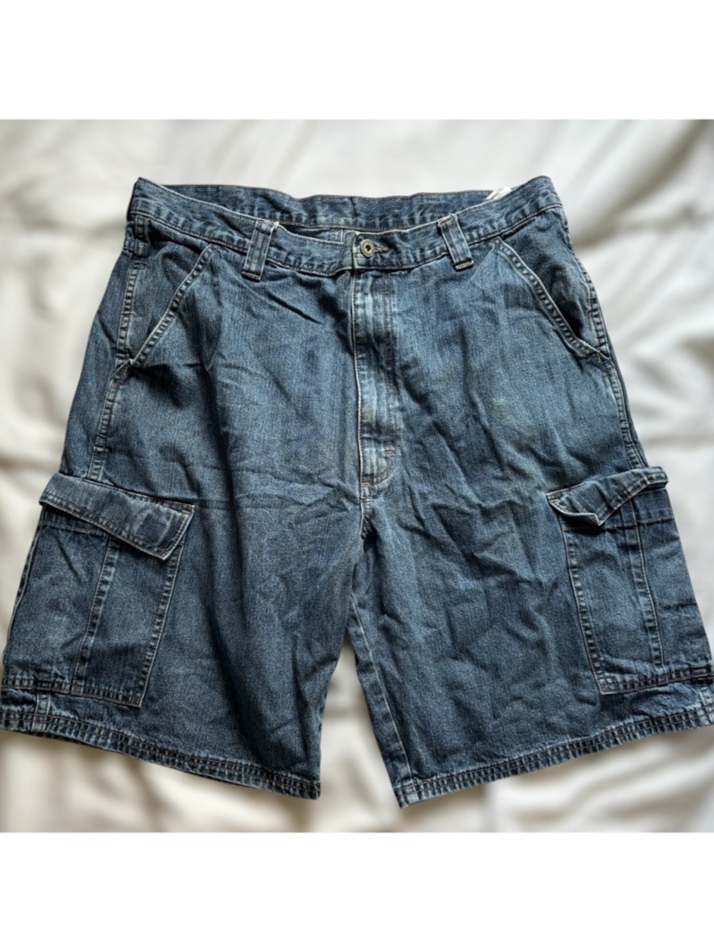 Vintage Dark-Wash Wrangler Jean Cargo Shorts Size 36